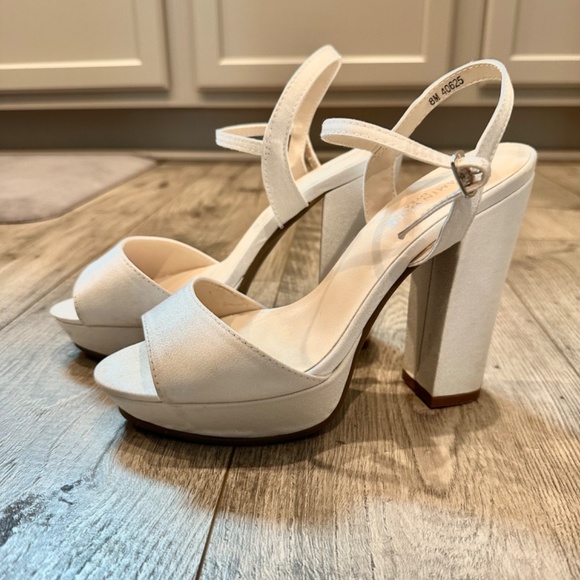 Benjamin Walk Whitta White Platform Heels 8M Wedding - Picture 2 of 6